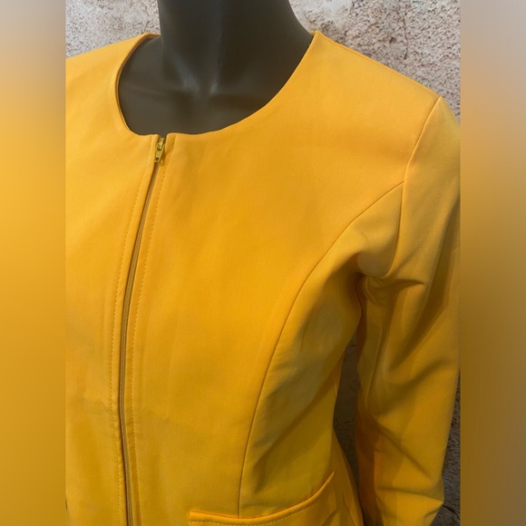 Katrus Mango Zipper Front Short Blazer - Picture 2 of 9